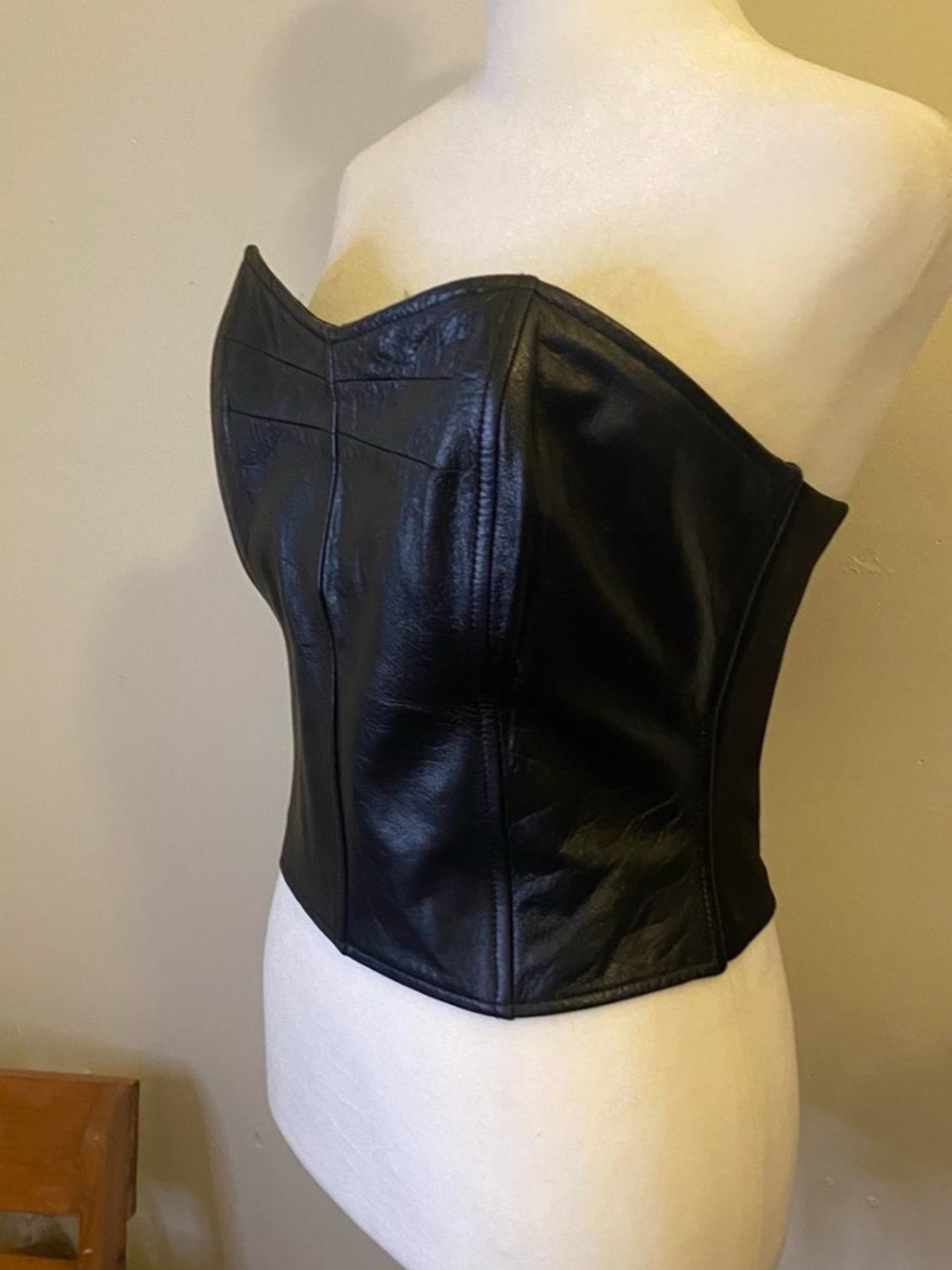 🖤 Timeless Leather Elegance | Wilsons Genuine Leather Bustier - Picture 6 of 7